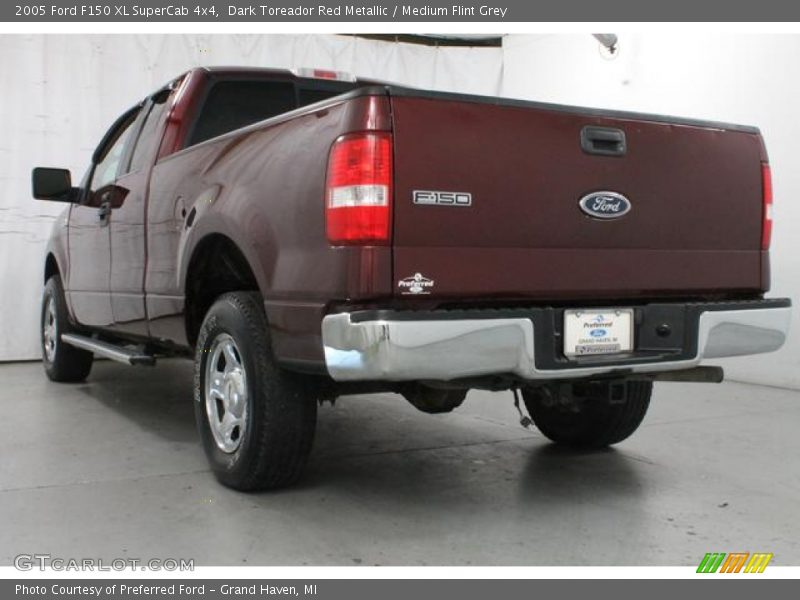 Dark Toreador Red Metallic / Medium Flint Grey 2005 Ford F150 XL SuperCab 4x4