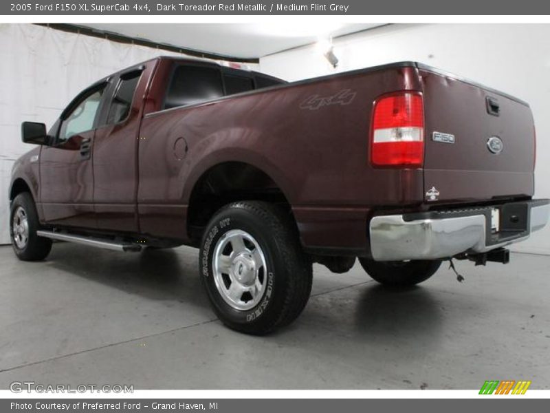 Dark Toreador Red Metallic / Medium Flint Grey 2005 Ford F150 XL SuperCab 4x4