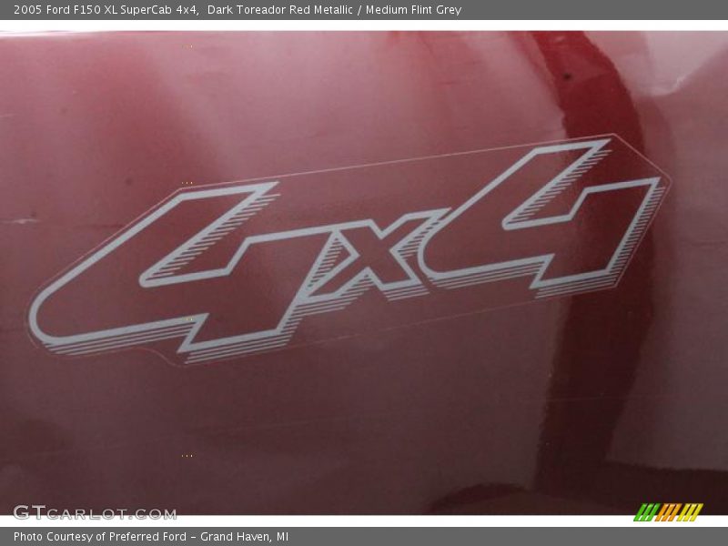 Dark Toreador Red Metallic / Medium Flint Grey 2005 Ford F150 XL SuperCab 4x4