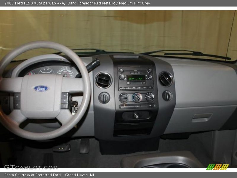 Dark Toreador Red Metallic / Medium Flint Grey 2005 Ford F150 XL SuperCab 4x4