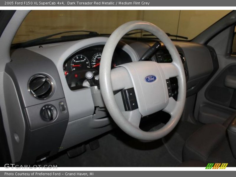 Dark Toreador Red Metallic / Medium Flint Grey 2005 Ford F150 XL SuperCab 4x4