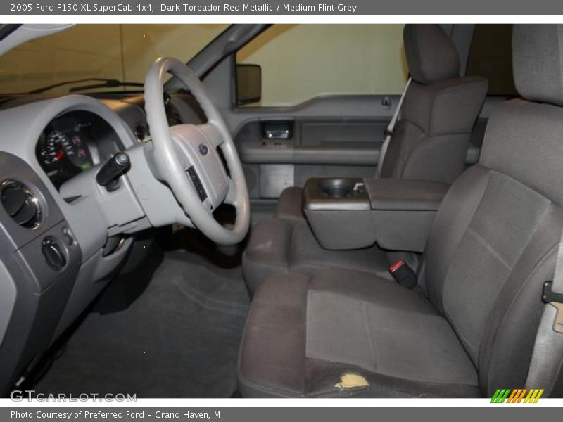 Dark Toreador Red Metallic / Medium Flint Grey 2005 Ford F150 XL SuperCab 4x4
