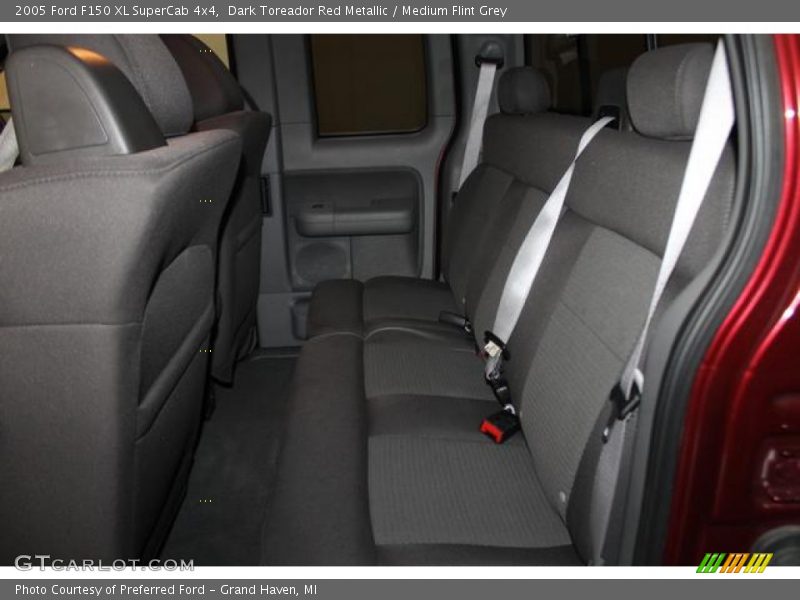 Dark Toreador Red Metallic / Medium Flint Grey 2005 Ford F150 XL SuperCab 4x4