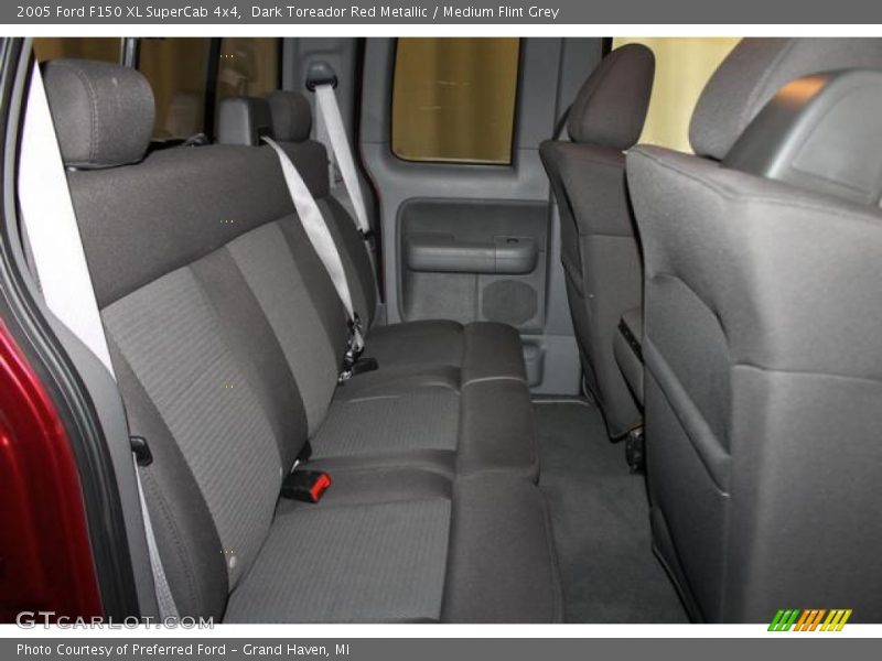 Dark Toreador Red Metallic / Medium Flint Grey 2005 Ford F150 XL SuperCab 4x4