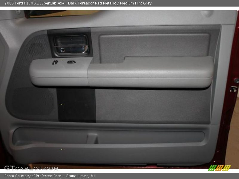 Dark Toreador Red Metallic / Medium Flint Grey 2005 Ford F150 XL SuperCab 4x4