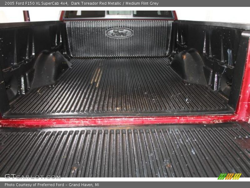 Dark Toreador Red Metallic / Medium Flint Grey 2005 Ford F150 XL SuperCab 4x4