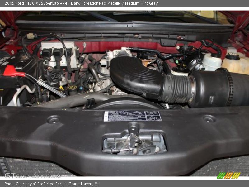 Dark Toreador Red Metallic / Medium Flint Grey 2005 Ford F150 XL SuperCab 4x4