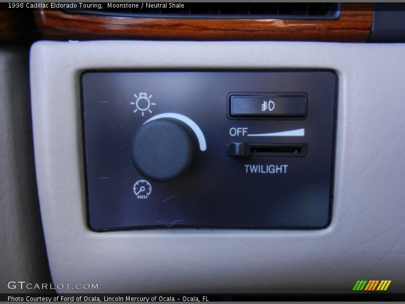 Controls of 1998 Eldorado Touring