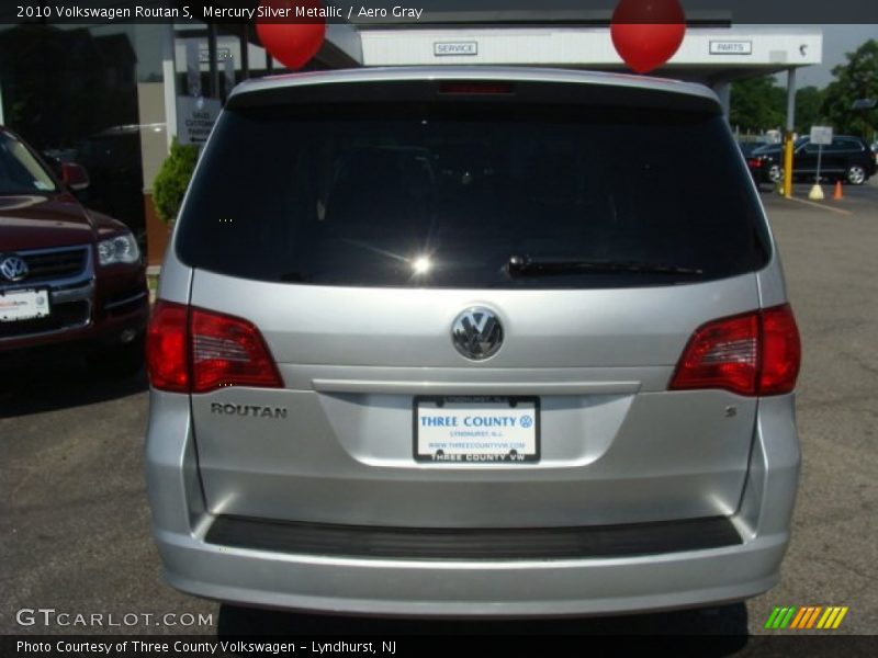 Mercury Silver Metallic / Aero Gray 2010 Volkswagen Routan S