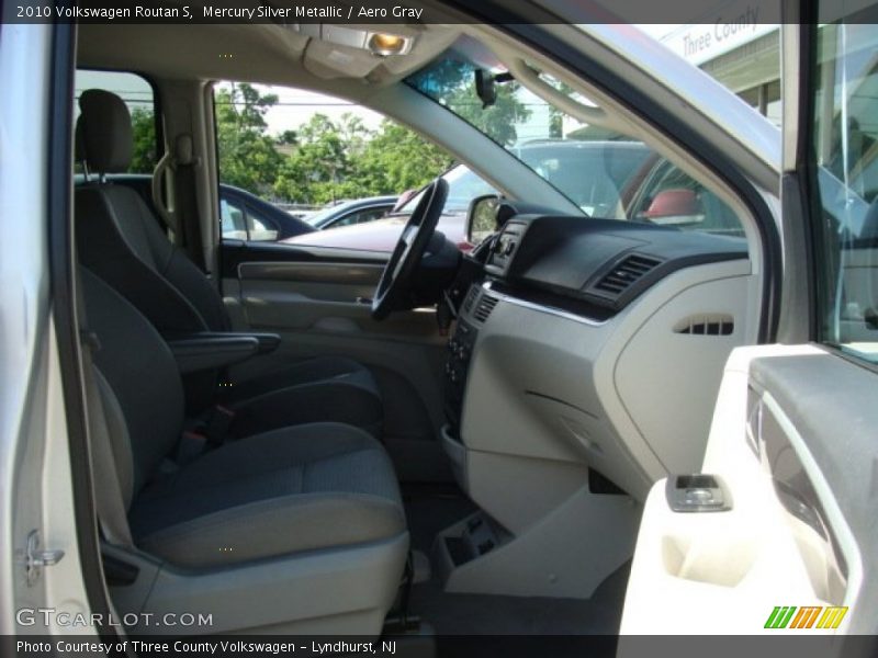 Mercury Silver Metallic / Aero Gray 2010 Volkswagen Routan S
