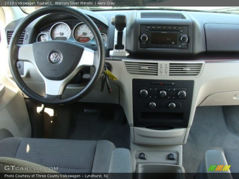Mercury Silver Metallic / Aero Gray 2010 Volkswagen Routan S