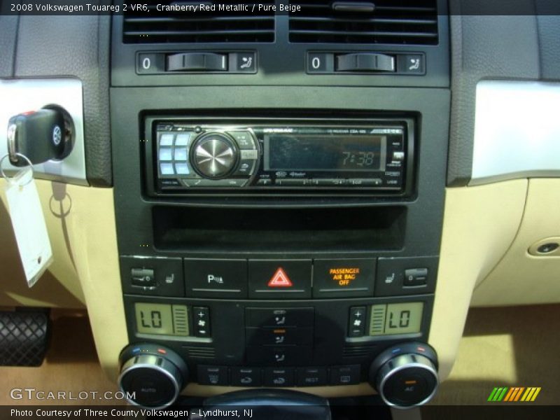 Cranberry Red Metallic / Pure Beige 2008 Volkswagen Touareg 2 VR6