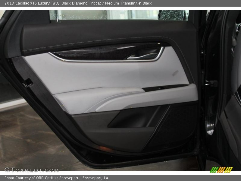 Black Diamond Tricoat / Medium Titanium/Jet Black 2013 Cadillac XTS Luxury FWD