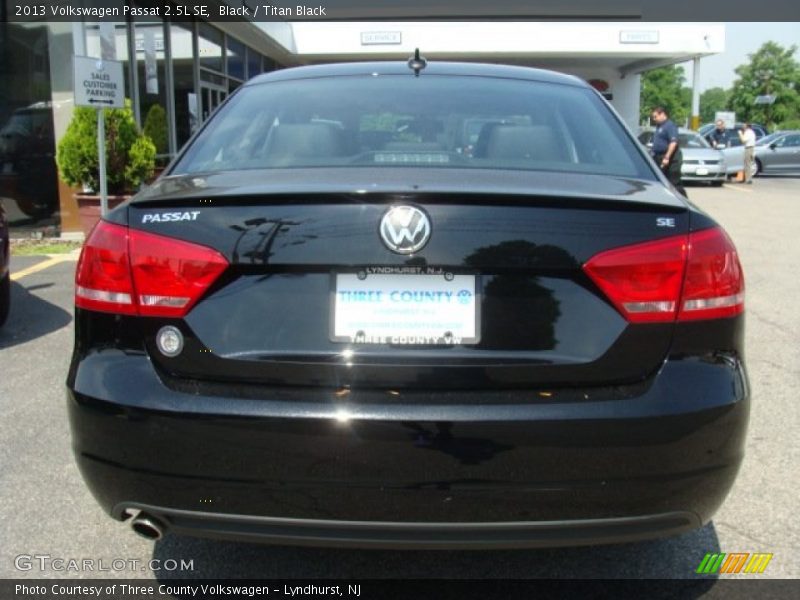 Black / Titan Black 2013 Volkswagen Passat 2.5L SE
