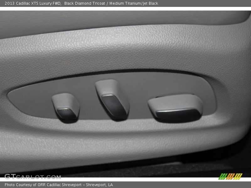 Black Diamond Tricoat / Medium Titanium/Jet Black 2013 Cadillac XTS Luxury FWD