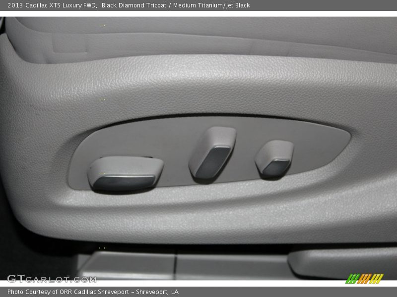 Black Diamond Tricoat / Medium Titanium/Jet Black 2013 Cadillac XTS Luxury FWD