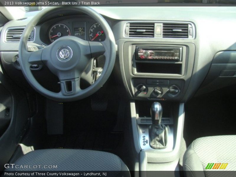 Black Uni / Titan Black 2013 Volkswagen Jetta S Sedan