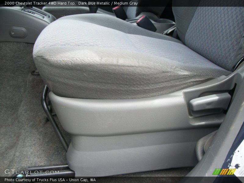 Dark Blue Metallic / Medium Gray 2000 Chevrolet Tracker 4WD Hard Top