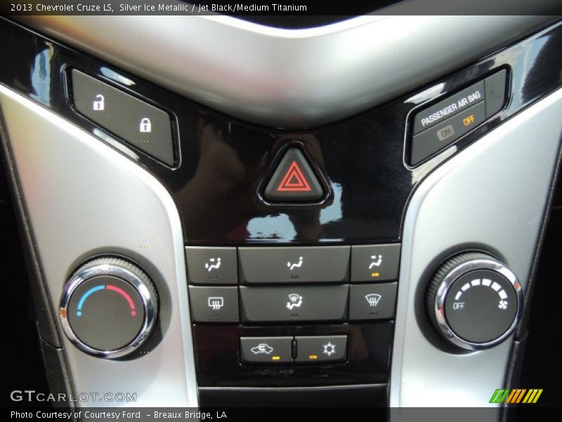Silver Ice Metallic / Jet Black/Medium Titanium 2013 Chevrolet Cruze LS