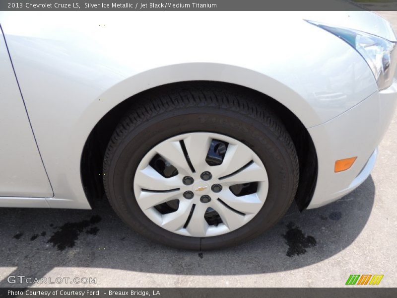 Silver Ice Metallic / Jet Black/Medium Titanium 2013 Chevrolet Cruze LS