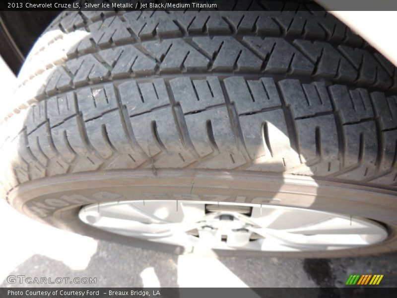Silver Ice Metallic / Jet Black/Medium Titanium 2013 Chevrolet Cruze LS