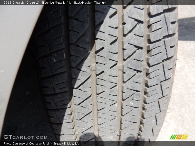 Silver Ice Metallic / Jet Black/Medium Titanium 2013 Chevrolet Cruze LS