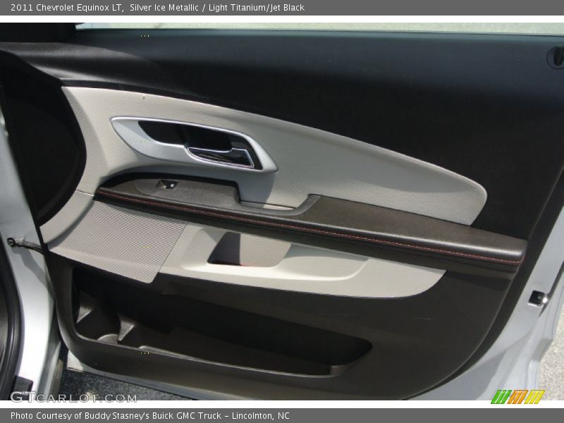 Silver Ice Metallic / Light Titanium/Jet Black 2011 Chevrolet Equinox LT
