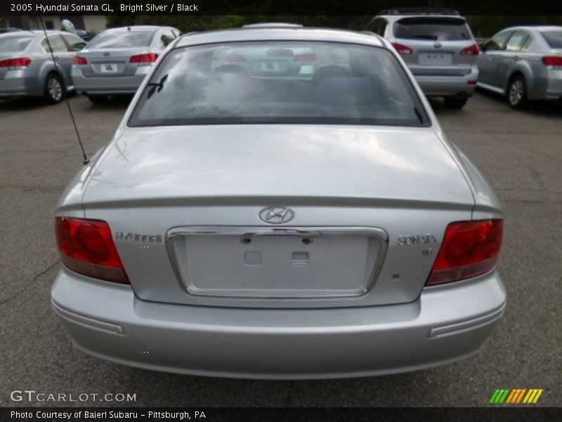 Bright Silver / Black 2005 Hyundai Sonata GL
