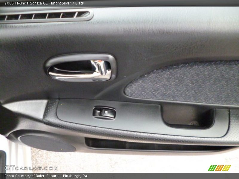 Bright Silver / Black 2005 Hyundai Sonata GL