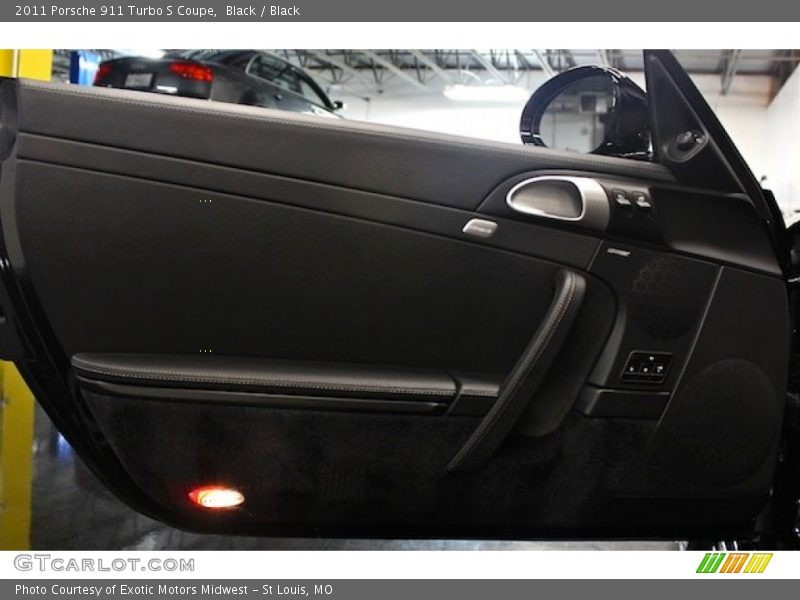 Door Panel of 2011 911 Turbo S Coupe