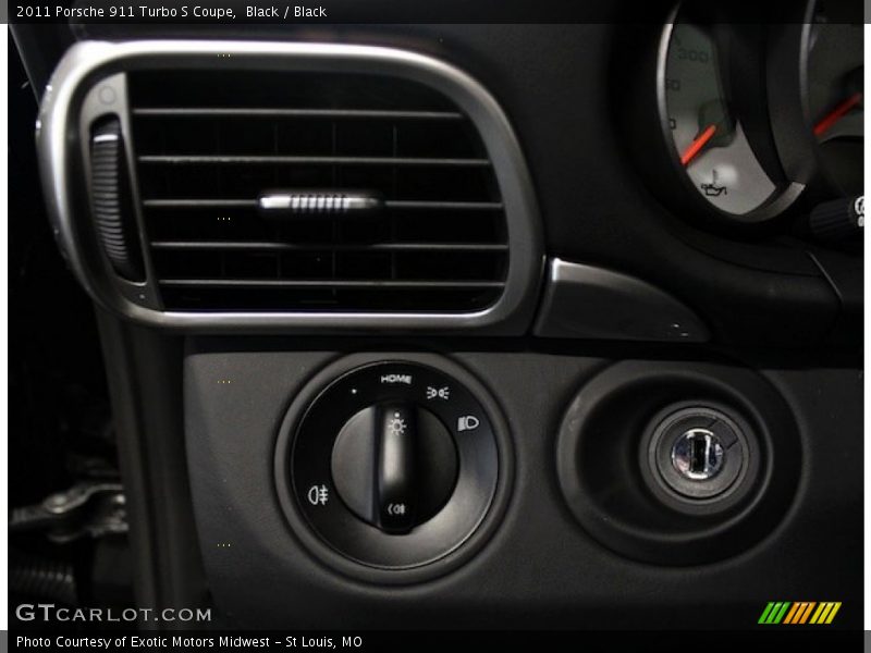 Controls of 2011 911 Turbo S Coupe