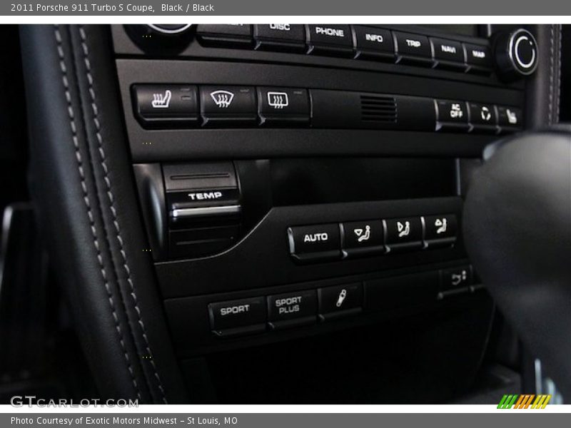 Controls of 2011 911 Turbo S Coupe