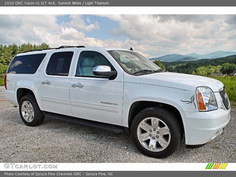 Front 3/4 View of 2010 Yukon XL SLT 4x4