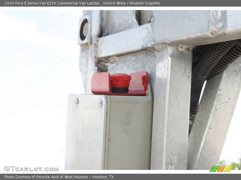 Oxford White / Medium Graphite 2000 Ford E Series Van E350 Commercial Van Ladder