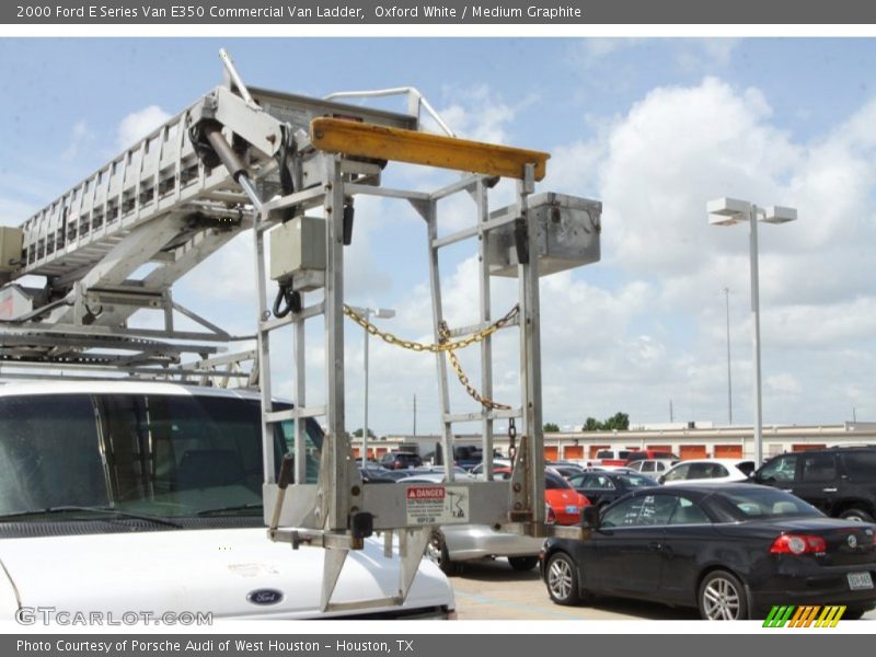Oxford White / Medium Graphite 2000 Ford E Series Van E350 Commercial Van Ladder