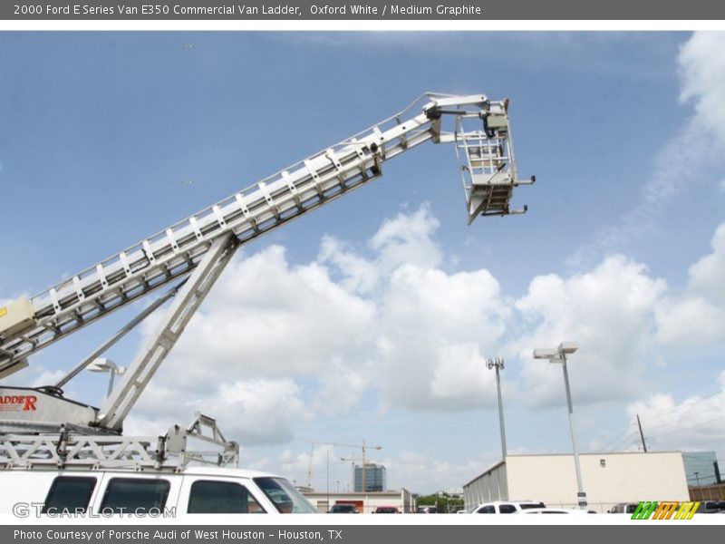 Oxford White / Medium Graphite 2000 Ford E Series Van E350 Commercial Van Ladder
