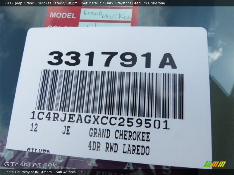 Bright Silver Metallic / Dark Graystone/Medium Graystone 2012 Jeep Grand Cherokee Laredo