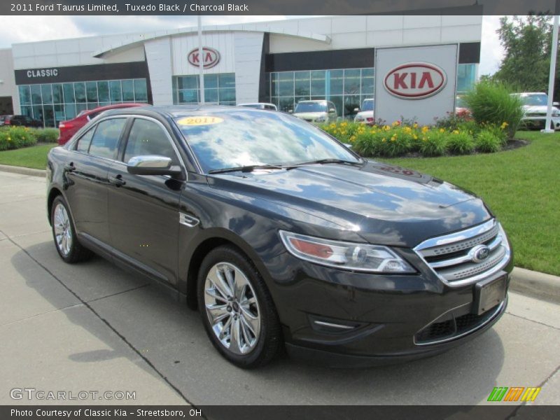 Tuxedo Black / Charcoal Black 2011 Ford Taurus Limited
