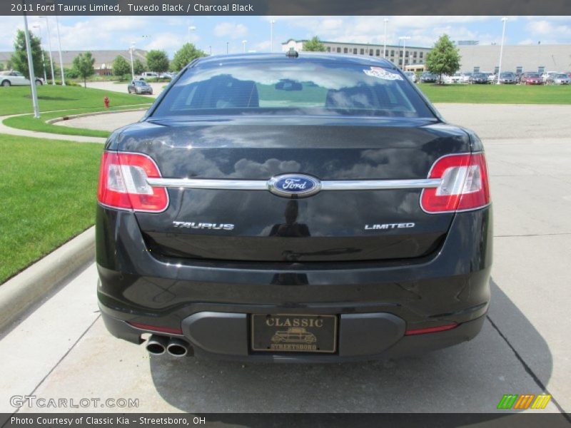 Tuxedo Black / Charcoal Black 2011 Ford Taurus Limited