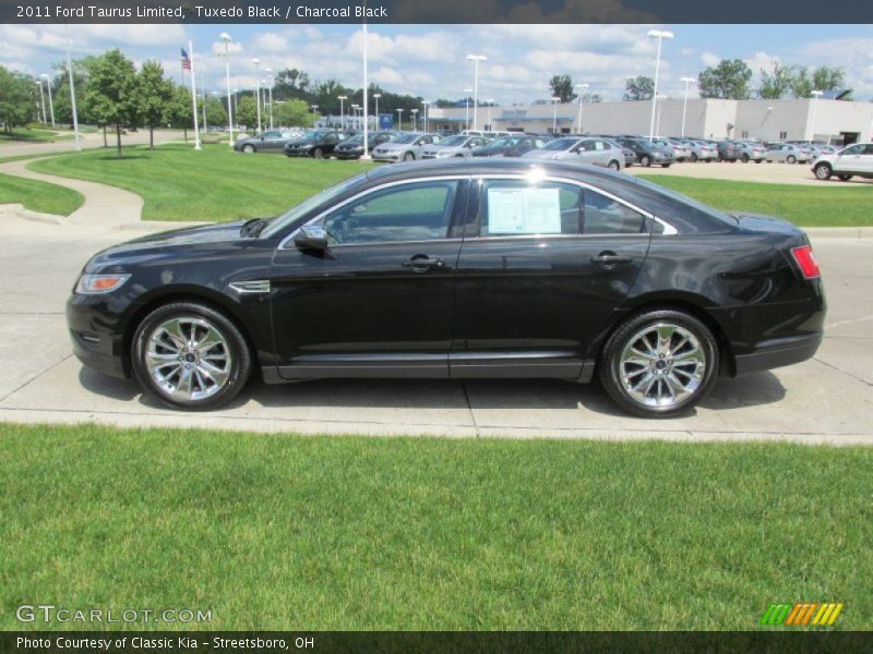 Tuxedo Black / Charcoal Black 2011 Ford Taurus Limited