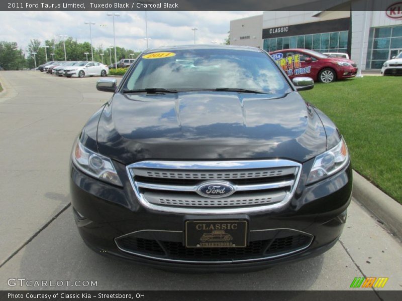 Tuxedo Black / Charcoal Black 2011 Ford Taurus Limited