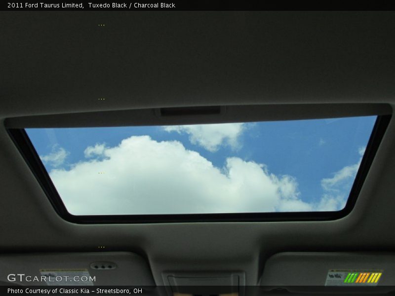 Tuxedo Black / Charcoal Black 2011 Ford Taurus Limited