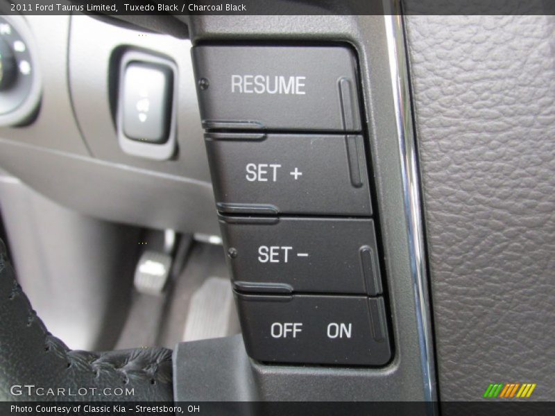 Tuxedo Black / Charcoal Black 2011 Ford Taurus Limited