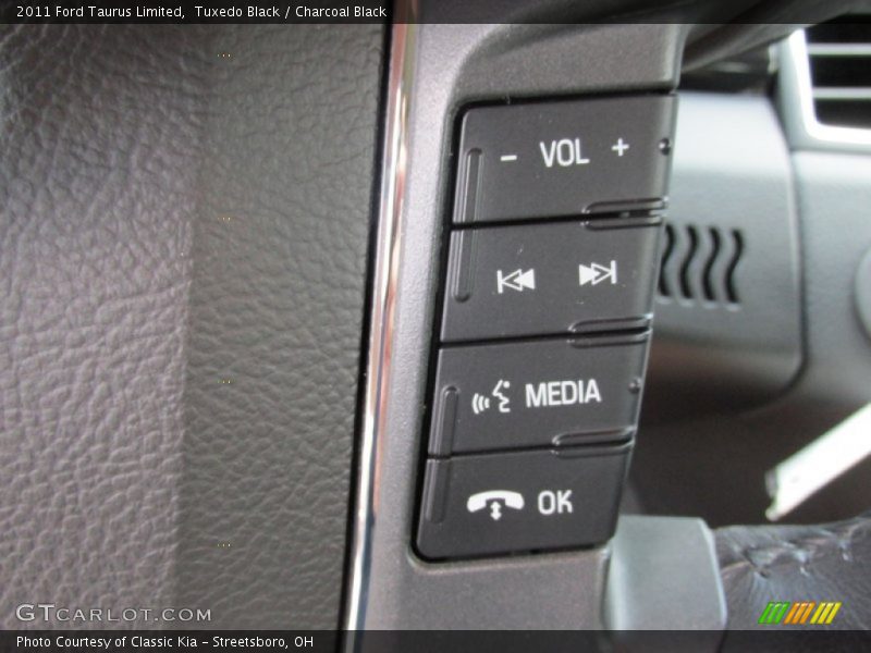 Tuxedo Black / Charcoal Black 2011 Ford Taurus Limited