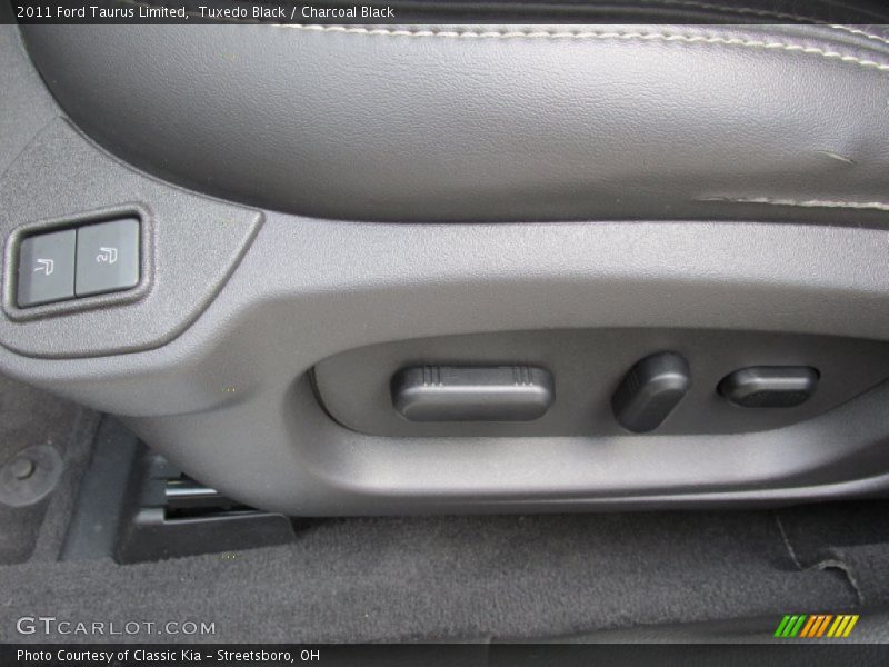 Tuxedo Black / Charcoal Black 2011 Ford Taurus Limited