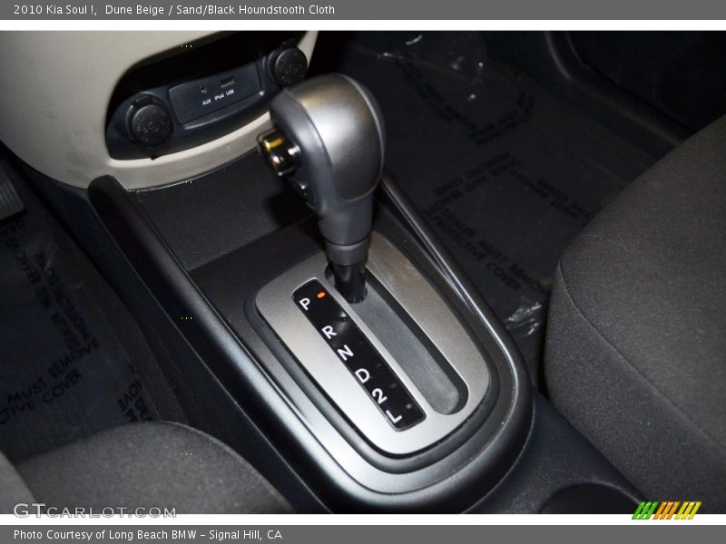 Dune Beige / Sand/Black Houndstooth Cloth 2010 Kia Soul !