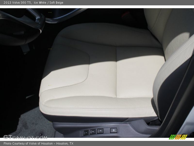 Ice White / Soft Beige 2013 Volvo S60 T5