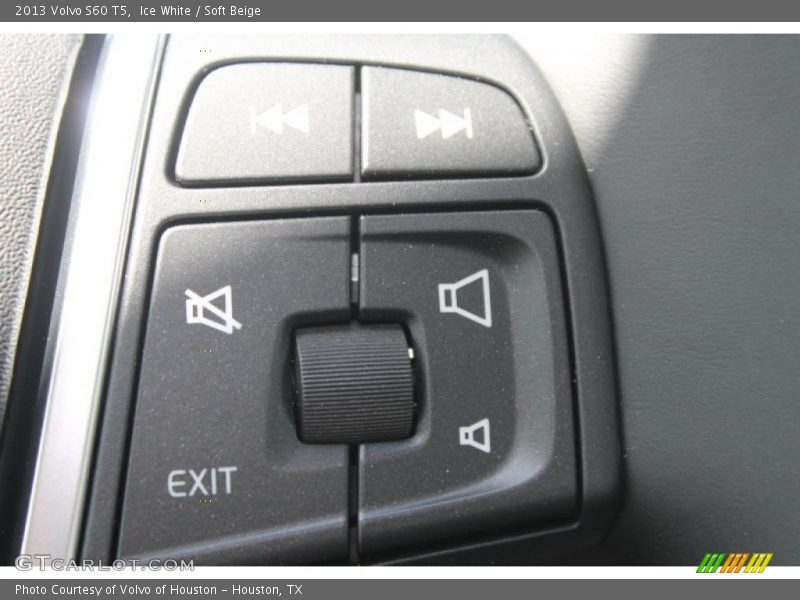Ice White / Soft Beige 2013 Volvo S60 T5