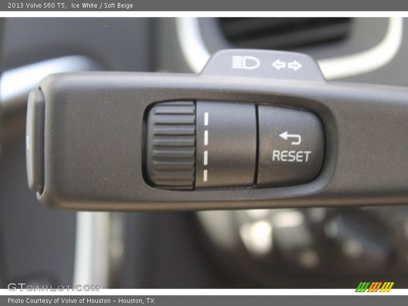 Ice White / Soft Beige 2013 Volvo S60 T5