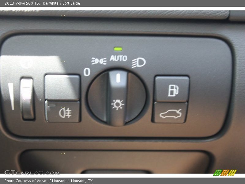 Ice White / Soft Beige 2013 Volvo S60 T5
